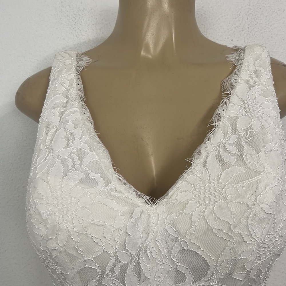 DB STUDIO all over lace v- neck sheath wedding dress - Picture 4 of 8